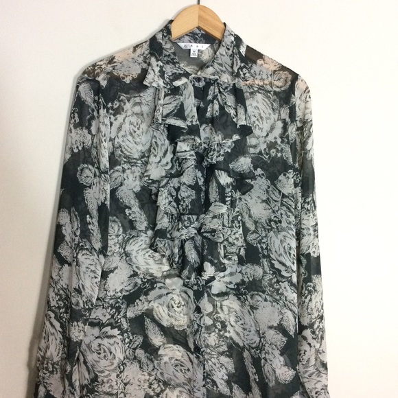 New CAbi BLACK GRAY Sheer FLORAL BLOUSE Sz MEDIUM - Picture 3 of 8